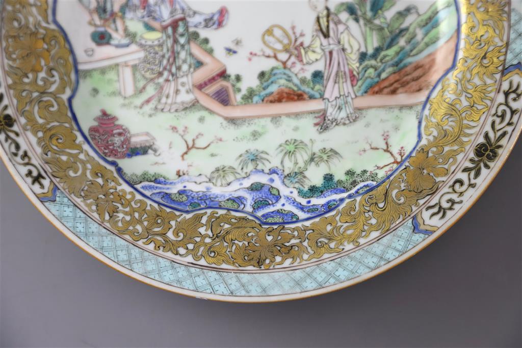 A fine pair of Chinese famille rose plates, Yongzheng period, 22.5cm diameter